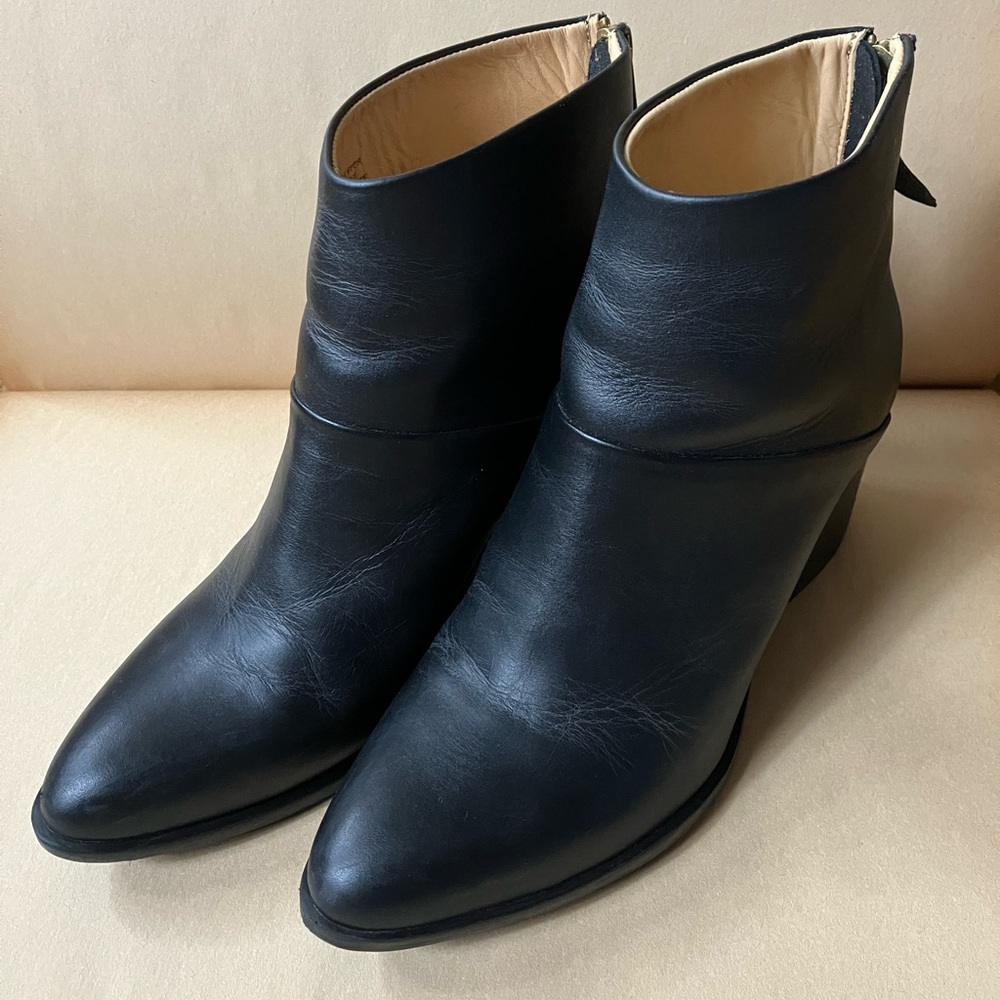 NISOLO Dari Commuter Boots | Size 9 (fits 8.5) | Black Leather Ankle Booties